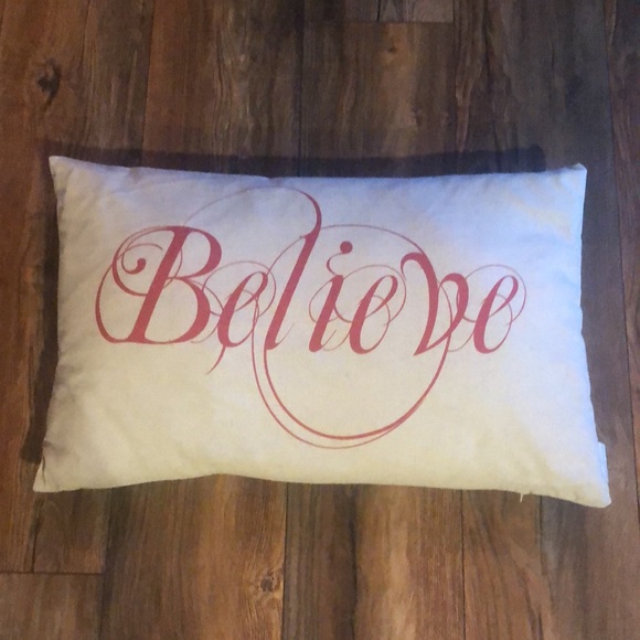 Believe lumbar Christmas pillow - Picture 1 of 5